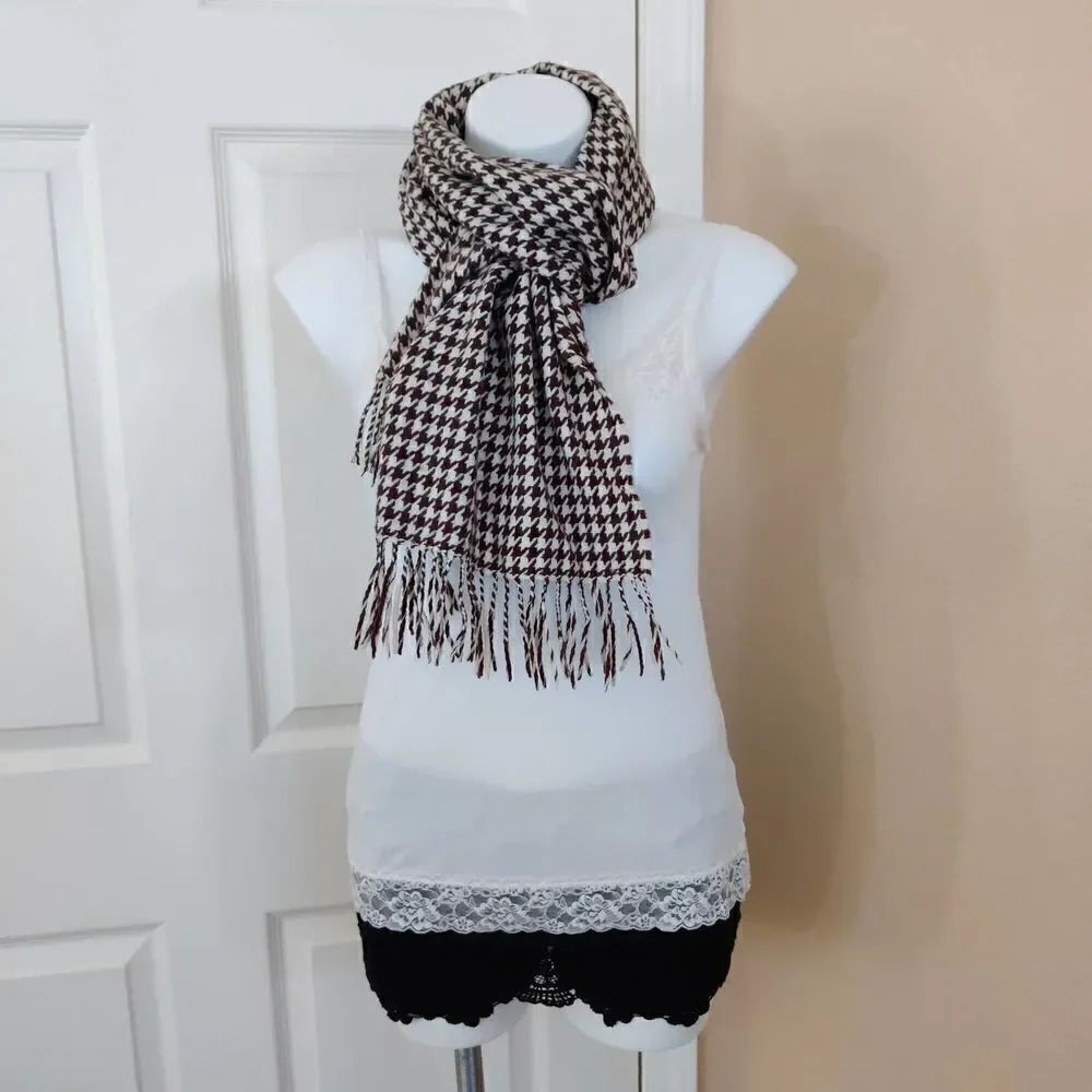 D&Y Softer Than Cashmere houndstooth fringed scarf